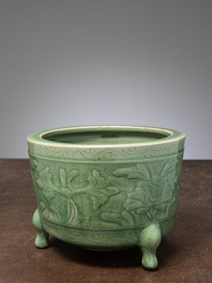 Lot 11 - (R) A CELADON-GLAZED CACHEPOT, FLOWER BASIN, CHINA, EARLY MING DYNASTY