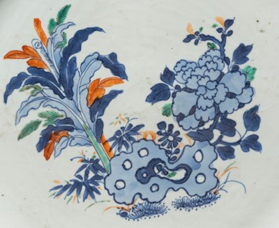 Lot 62 - (R) A LARGE SAUCER, CHINA QING DYNASTY, QIANLONG PERIOD (1736-1795)