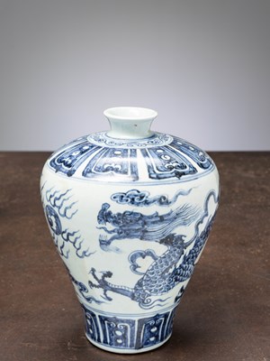 Lot 68 - (R) A CHINESE BLUE AND WHITE PORCELAIN MEIPING VASE, QING DYNASTY