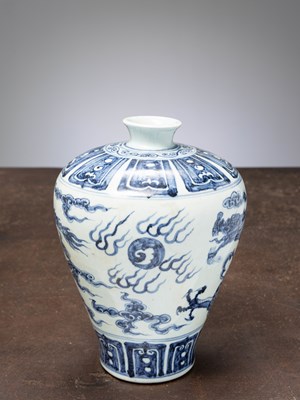 Lot 68 - (R) A CHINESE BLUE AND WHITE PORCELAIN MEIPING VASE, QING DYNASTY