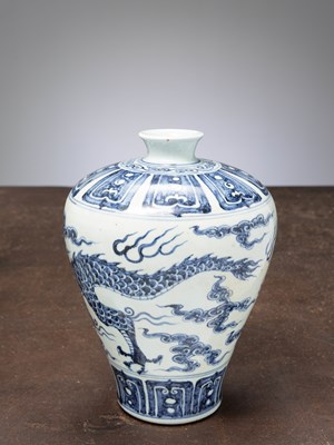 Lot 68 - (R) A CHINESE BLUE AND WHITE PORCELAIN MEIPING VASE, QING DYNASTY