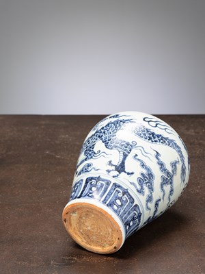 Lot 68 - (R) A CHINESE BLUE AND WHITE PORCELAIN MEIPING VASE, QING DYNASTY