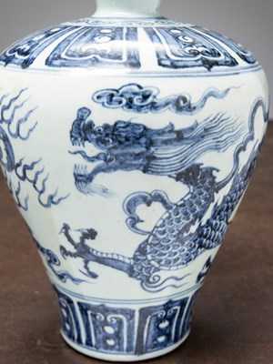 Lot 68 - (R) A CHINESE BLUE AND WHITE PORCELAIN MEIPING VASE, QING DYNASTY