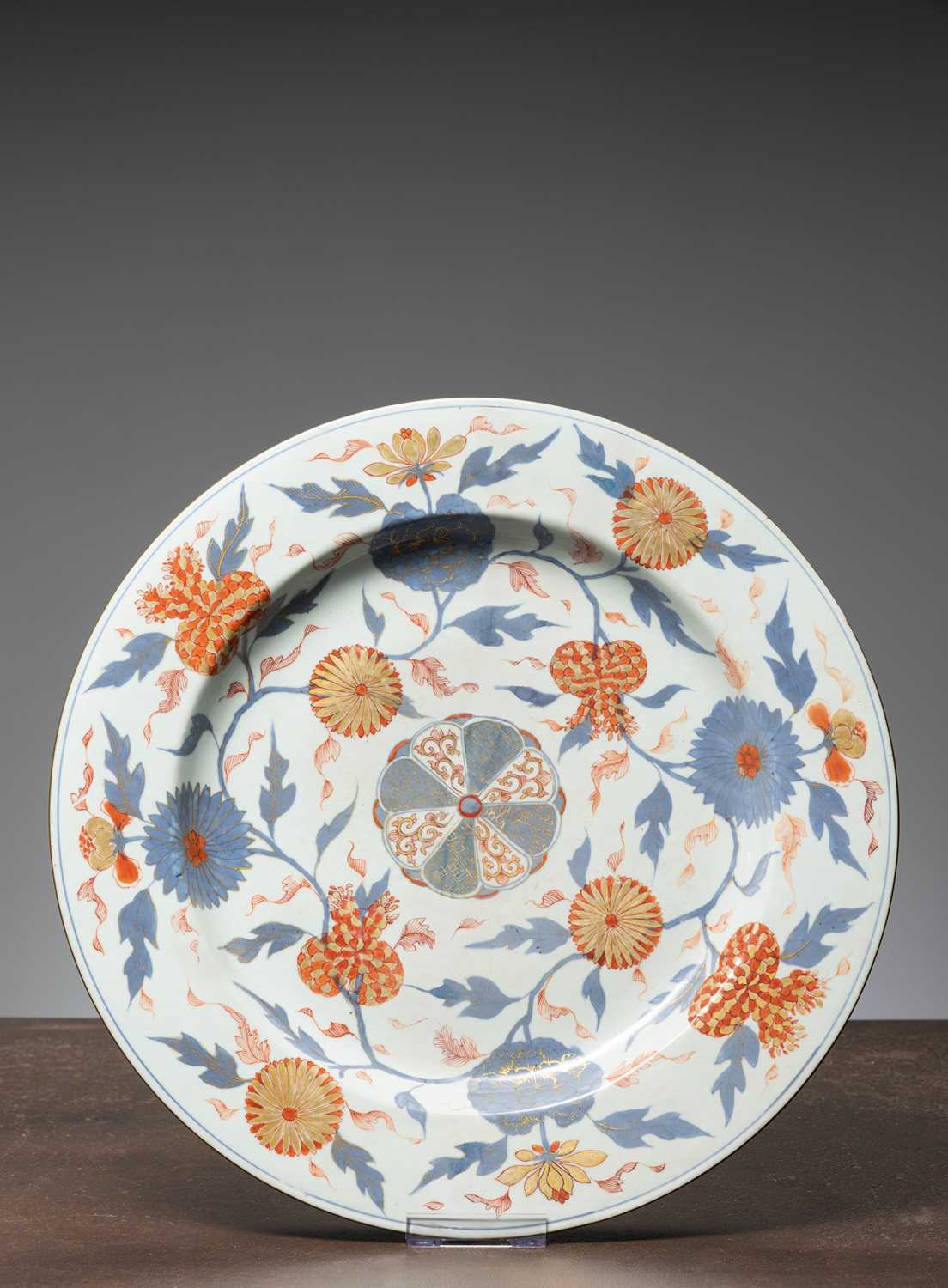 Lot 80 - (R) A BIG IMARI PLATE, CHINA 18TH CENTURY