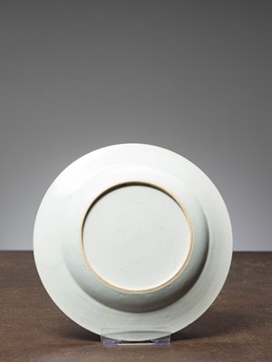 Lot 52 - (R) A CHINESE IMARI-STYLE DISH , QIANLONG PERIOD (1736-1795)