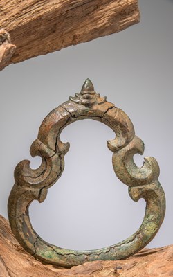 Lot 89 - (R) A BRONZE SEDAN CHAIR HANDLE, KHMER EMPIRE, ANGKOR WAT PERIOD, 12TH CENTURY