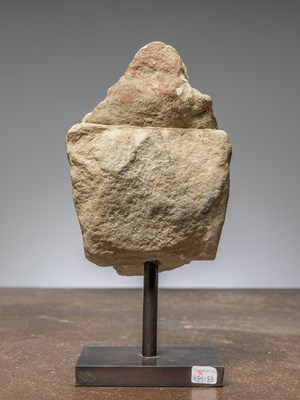 Lot 39 - (R) A KHMER STONE HEAD, SANDSTONE, ANGKOR PERIOD, KHMER EMPIRE, 12TH TO 13TH CENTURY