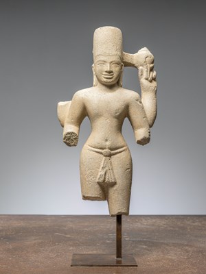 Lot 94 - (R) A SANDSTONE STATUE OF VISHNU, PHNOM DA STYLE, PRE KHMER, 8TH TO 9TH CENTURY