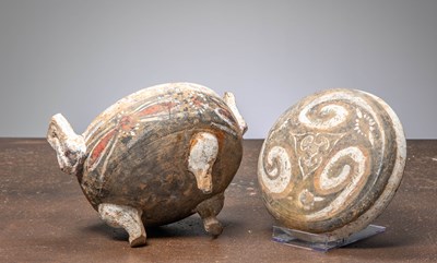 Lot 43 - (R) A PAINTED EARTHENWARE TRIPOD VESSEL , CHINA HAN DYNASTY (206 BC – 220 AD)