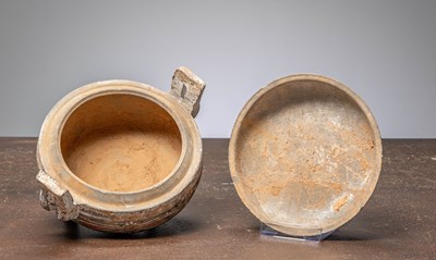 Lot 43 - (R) A PAINTED EARTHENWARE TRIPOD VESSEL , CHINA HAN DYNASTY (206 BC – 220 AD)