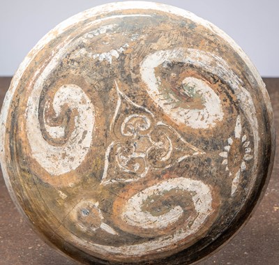 Lot 43 - (R) A PAINTED EARTHENWARE TRIPOD VESSEL , CHINA HAN DYNASTY (206 BC – 220 AD)