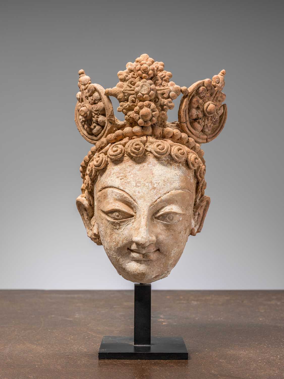 Lot 3 - A HEAD OF A BODHISATTVA, TERRACOTTA WITH POLYCHROME, PAKISTAN, HUND REGION, 5TH–7TH CENTURY
