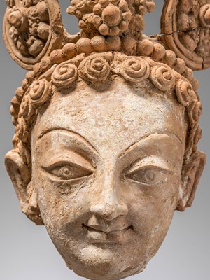 Lot 3 - A HEAD OF A BODHISATTVA, TERRACOTTA WITH POLYCHROME, PAKISTAN, HUND REGION, 5TH–7TH CENTURY
