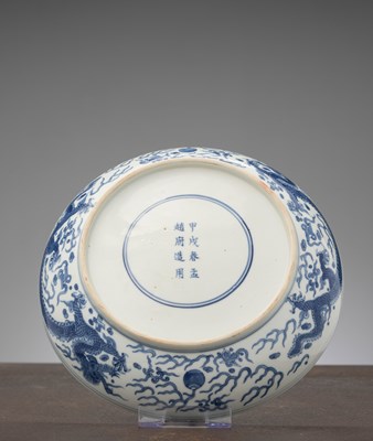 Lot 15 - A BLUE AND WHITE DRAGON DISH, CHINA, QING DYNASTY, KANGXI PERIOD, 1662–1722