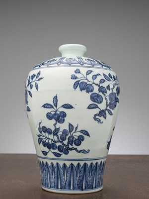 Lot 409 - A BLUE AND WHITE PORCELAIN MEIPING VASE, CHINA, MING DYNASTY