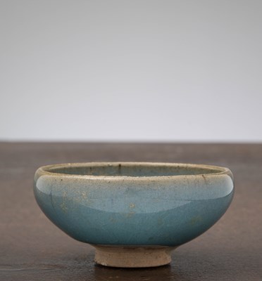 Lot 25 - A SMALL BLUE-GLAZED CHINESE BOWL, SONG DYNASTY, 12TH–13TH CENTURY