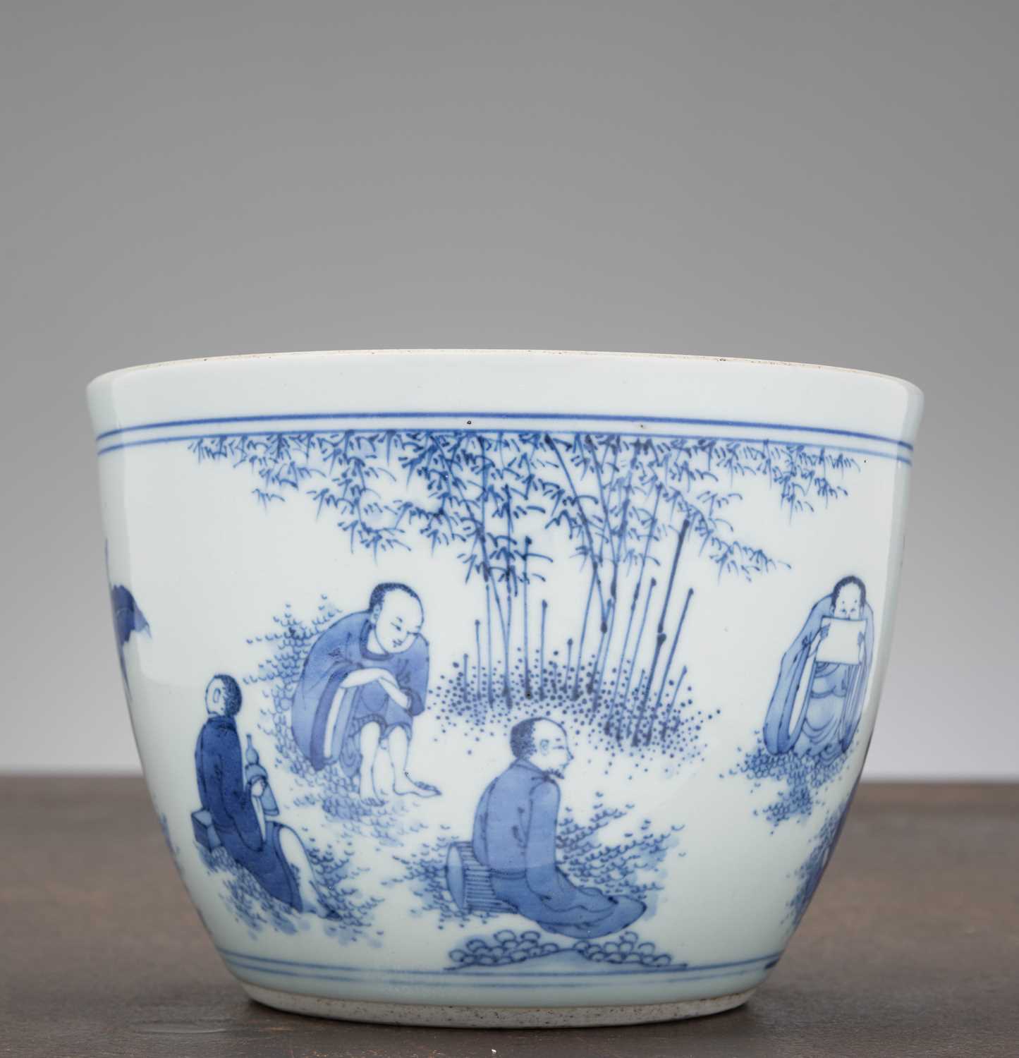 Lot 33 - A BLUE AND WHITE PORCELAIN STORAGE JAR, CHINA MING DYNASTY CHONGZHEN PERIOD (1628-1644)