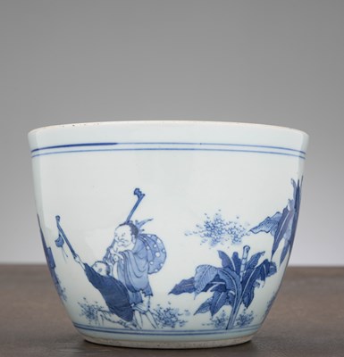 Lot 33 - A BLUE AND WHITE PORCELAIN STORAGE JAR, CHINA MING DYNASTY CHONGZHEN PERIOD (1628-1644)