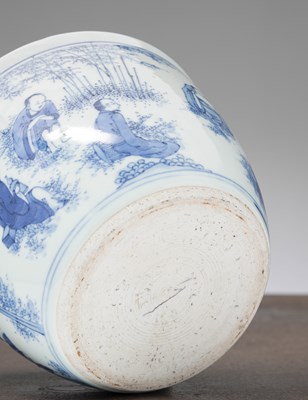 Lot 33 - A BLUE AND WHITE PORCELAIN STORAGE JAR, CHINA MING DYNASTY CHONGZHEN PERIOD (1628-1644)