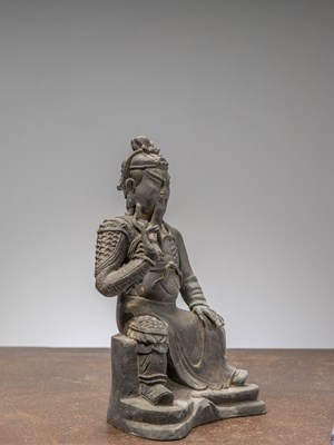 Lot 31 - A CHINESE SEATED BRONZE FIGURE OF GUAN YU, MING DYNASTY