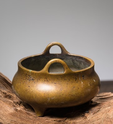 Lot 59 - A BRONZE TRIPOD CENSER WITH LOOP HANDLES CHINA, CAST WITH A XUANDE MARK