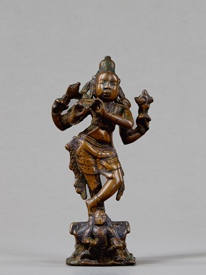 Lot 408 - KRISHNA PLAYING THE FLUTE BRONZE INDIA 16TH CENTURY