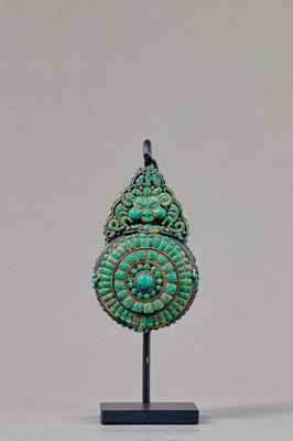 Lot 112 - TURQUOISE-INLAID SILVER HAIR ORNAMENT WITH KIRTIMUKHA, TIBET, 19TH CENTURY