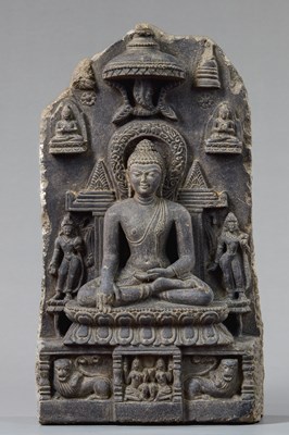 Lot 424 - SEATED STONE BUDDHA INDIA 13TH CENTURY