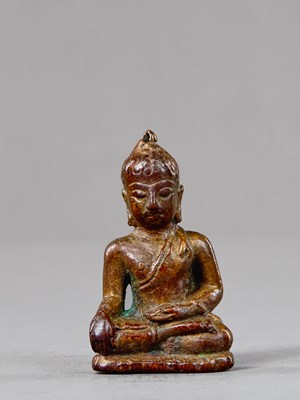 Lot 183 - SMALL SEATED BUDDHA BURMA (MYANMAR), KONBAUNG PERIOD, 18TH CENTURY