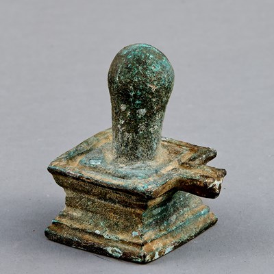 Lot 256 - BRONZE LINGAM AND YONI KHMER EMPIRE, ANGKOR PERIOD, 12TH CENTURY