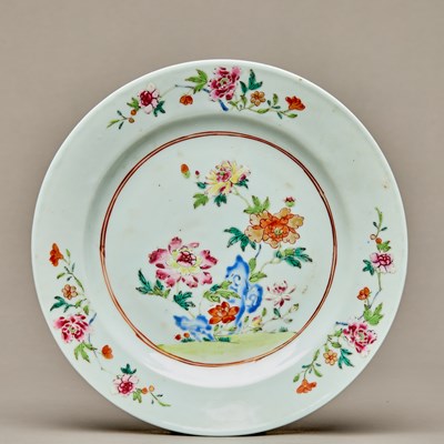 Lot 295 - FAMILLE ROSE FLORAL PLATE, QIANLONG PERIOD (1736–1795)