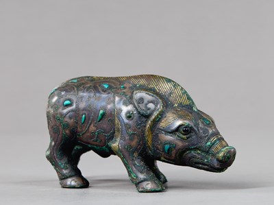 Lot 24 - GILT AND SILVER-INLAID BRONZE WILD BOAR, WARRING STATES TO HAN DYNASTY