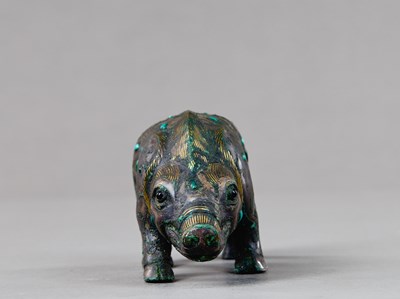 Lot 24 - GILT AND SILVER-INLAID BRONZE WILD BOAR, WARRING STATES TO HAN DYNASTY