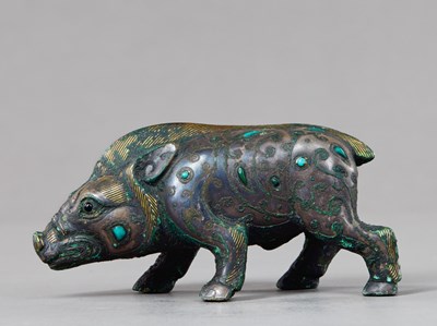 Lot 24 - GILT AND SILVER-INLAID BRONZE WILD BOAR, WARRING STATES TO HAN DYNASTY