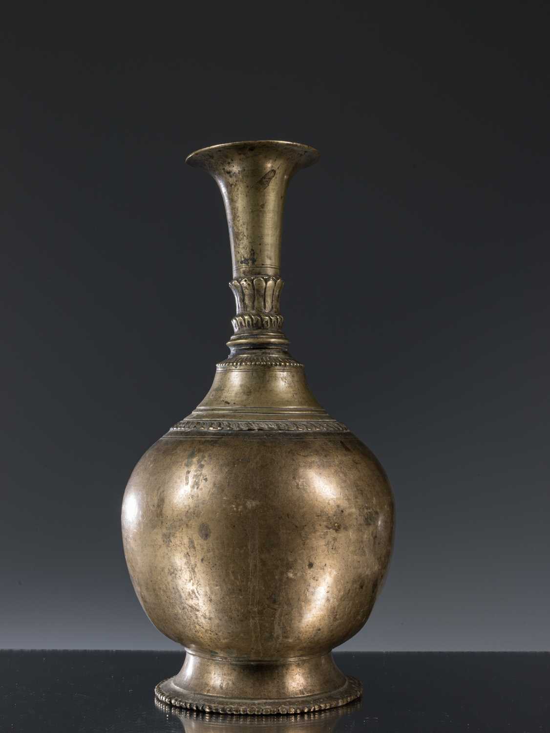 Lot 29 - VINE VESSEL