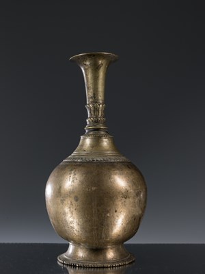 Lot 29 - VINE VESSEL