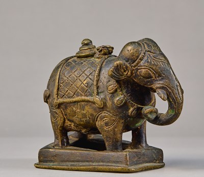 Lot 324 - INK POT IN ELEPHANT SHAPE BRONZE INDIA 18TH CENTURY