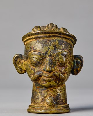 Lot 182 - HEAD OF A LINGAM BRONZE INDIA 17TH CENTURY