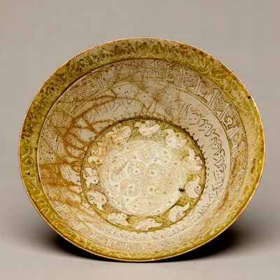 Lot 47 - GLAZED CERAMIC BOWL WITH ISLAMIC INSCRIPTIONS 14TH TO 15TH CENTURY MIDDLE EASTERN