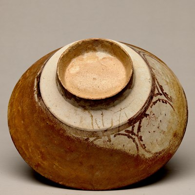 Lot 47 - GLAZED CERAMIC BOWL WITH ISLAMIC INSCRIPTIONS 14TH TO 15TH CENTURY MIDDLE EASTERN