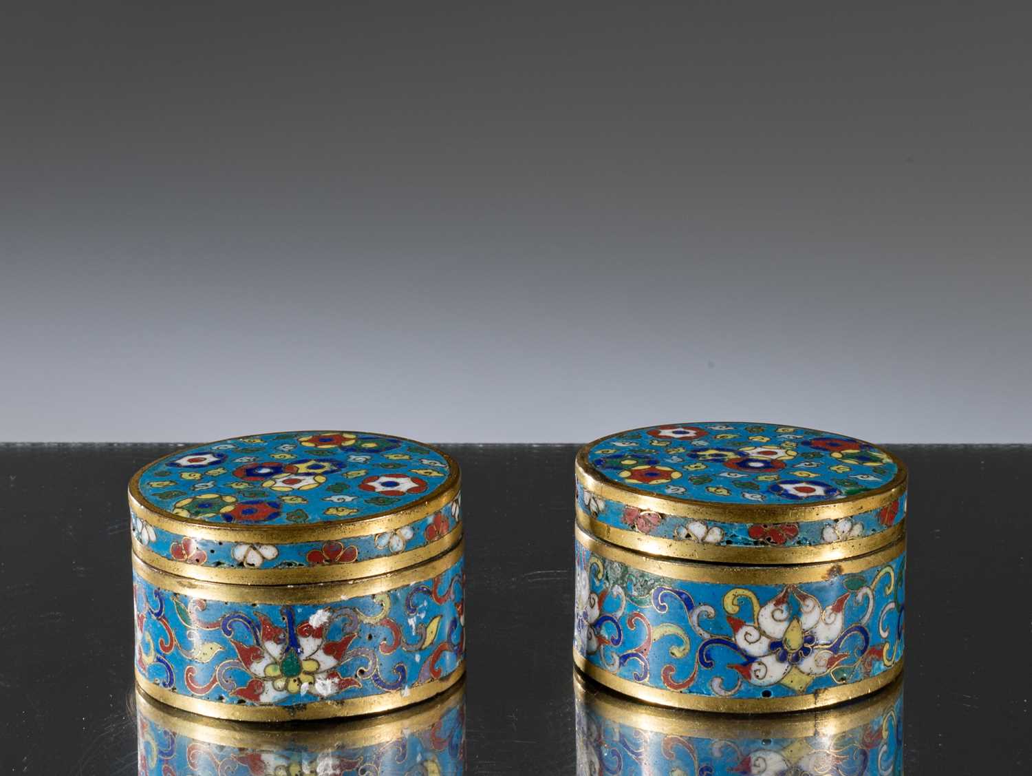 Lot 31 - SET OF CLOISONNE BOXES