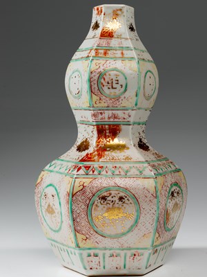 Lot 3 - DOUBLE GOURD SHAPED VASE