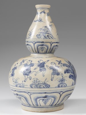 Lot 128 - VASE