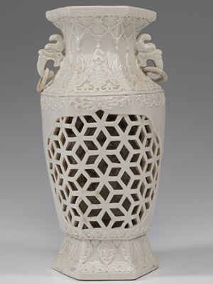 Lot 192 - PORCELAIN VASE