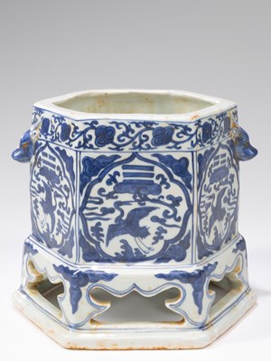 Lot 127 - BLUE AND WHITE JARDINIÈRE