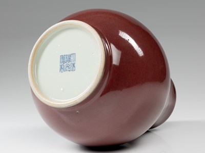 Lot 39 - VASE