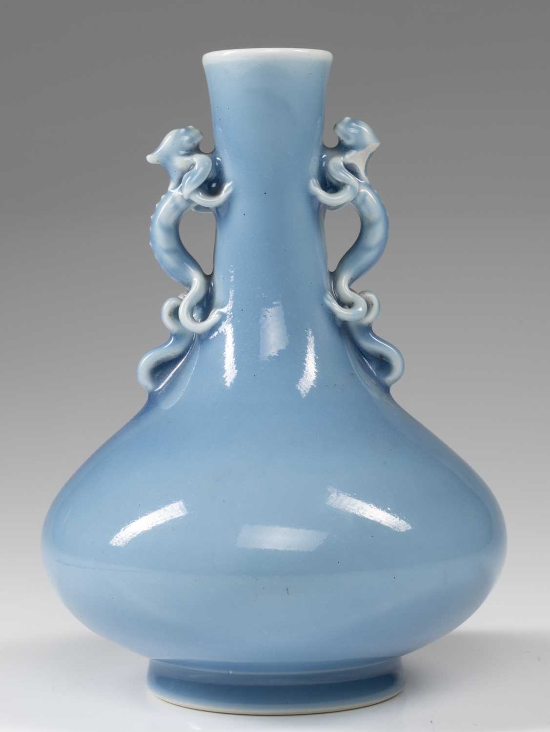Lot 9 - VASE