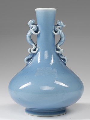 Lot 9 - VASE