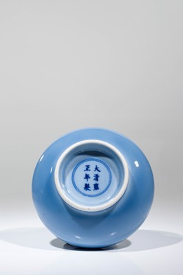 Lot 9 - VASE