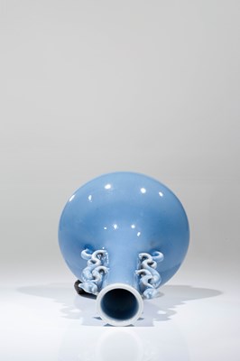 Lot 9 - VASE